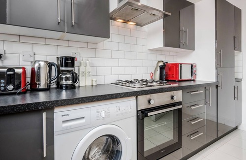 Canary Wharf House | 6 Apartments in a Mansion House for the Larger Groups sleeps up to 50