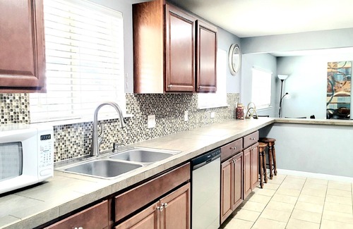 Dupont House | 6 bdrms-3 baths-2 Kitchens-2 Living Rooms - Easy Access to Red Rocks/Downtown!