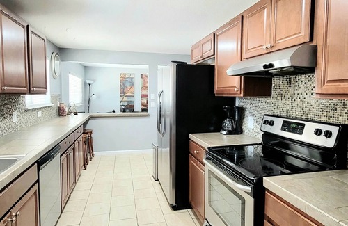 Dupont House | 6 bdrms-3 baths-2 Kitchens-2 Living Rooms - Easy Access to Red Rocks/Downtown!