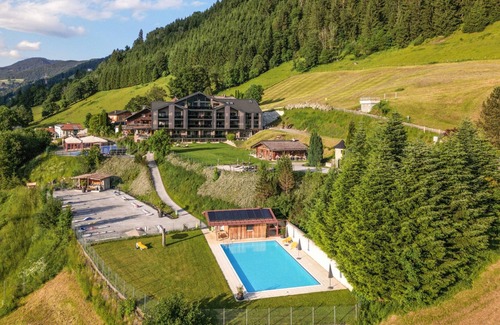 Alpendorf Apartment | 6 Bed Family Room Standard without Balcony