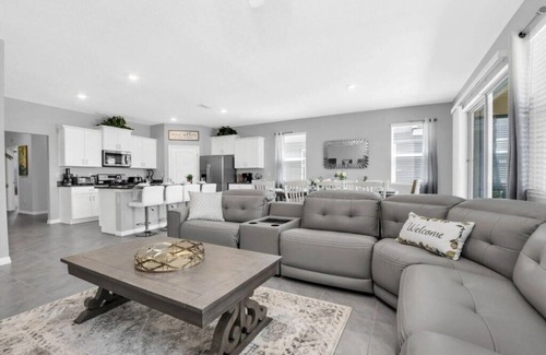 Loughman House | 6 Bed Luxury Home in Solterra Resort