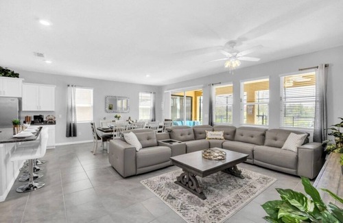 Loughman House | 6 Bed Luxury Home in Solterra Resort