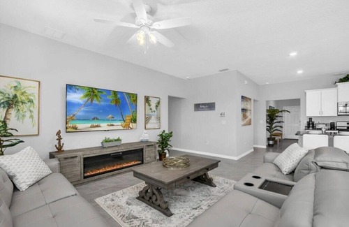 Loughman House | 6 Bed Luxury Home in Solterra Resort