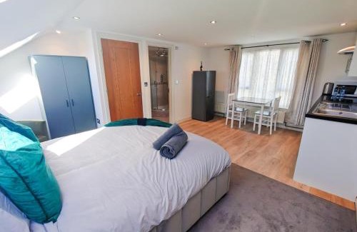 Seven Kings Apartment | 6 bedroom entire house Ensuite rooms