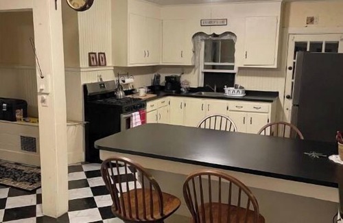 Jefferson House | 6 bedroom Historic Farmhouse w/stunning Lakeview