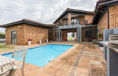 Sheffield Beach House | 6 Bedroom home with pool and entertainment area
