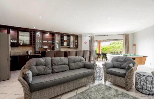 Sheffield Beach House | 6 Bedroom home with pool and entertainment area