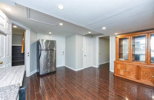 Caledon House | 6-bedroom house in enchanting Caledon Village with WiFi, AC, fitness equipment