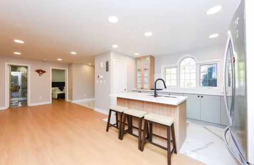 Caledon House | 6-bedroom house in enchanting Caledon Village with WiFi, AC, fitness equipment