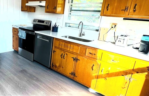 Barnegat Light House | 6-bedroom ocean-block renovated duplex in wonderful Barnegat Light with AC, WiFi