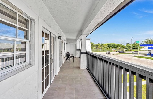 Miami Gardens House | 6 Bedrooms 4 bath 2 story home Miami Gardens sleep 20