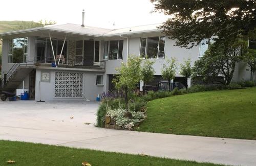 Rotoorangi House | 6 bedrooms, Close to rowing, Velodrome, field days