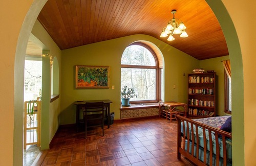 Bloomington House | 6 Bedrooms House w Hot Tub Deck Pool Table