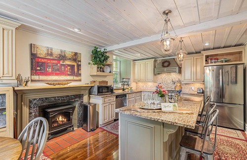 Mississippi Mills House | 6 bedrooms, optional chef, covered porch, salt water pool, kayaks, golf