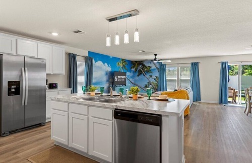 Indian Trails House | 6 Beds | 12 Mins to The Beach | Pets Okay | Fenced Yard