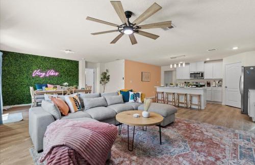 Indian Trails House | 6 Beds 12 Mins To The Beach Pets Ok Fenced Yd