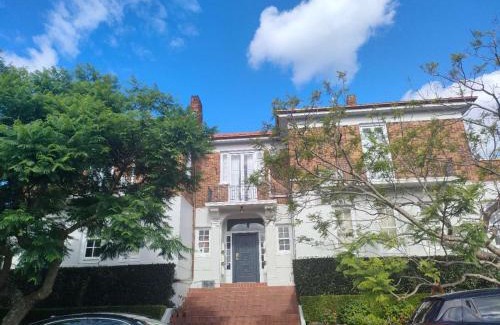 Parnell Apartment | 6 beds including 4 double beds and 2 single sofa beds in 1 bedroom and 1 living room apartment
