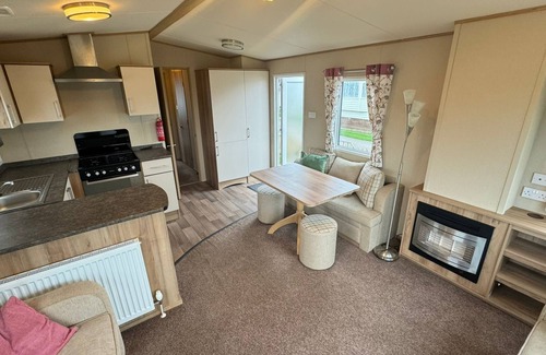 Burnham-on-Sea House | 6 Berth caravan with direct beach access