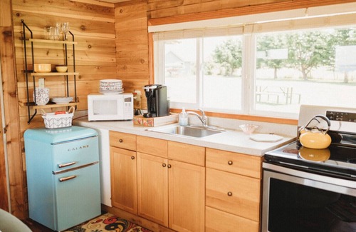 Sequim Cabin | # 6 Boho Romantic Suite Hot Tub Private Beach-Kitchenette