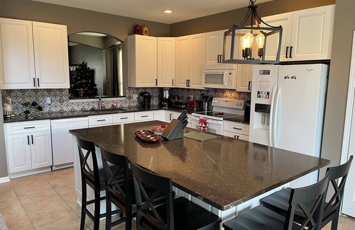 West Kissimmee Cottage | 6 Br/4,5 Bath + Pool/Spa + Game Room/Less than 4 miles from Disney