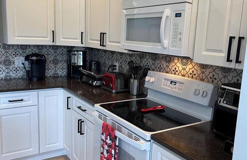 West Kissimmee Cottage | 6 Br/4,5 Bath + Pool/Spa + Game Room/Less than 4 miles from Disney