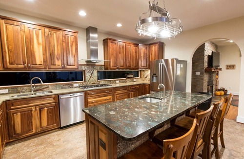 Boone House | 6 BR Enormous, 4700 Square Foot Vacation Home with Majestic Mountain Views!