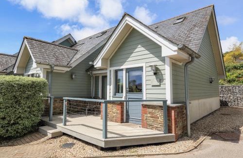 Bugford House | 6 Court Cottage, Hillfield Village