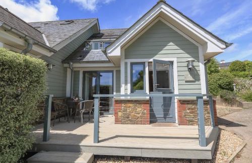 Bugford House | 6 Court Cottage, Hillfield Village