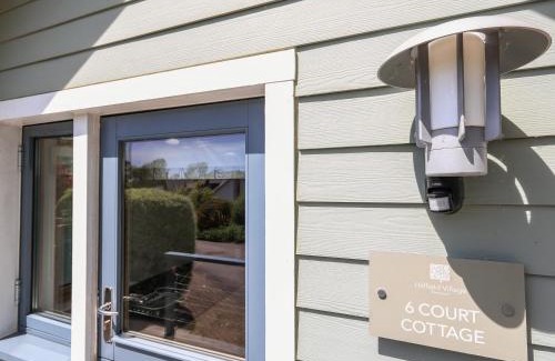 Bugford House | 6 Court Cottage, Hillfield Village