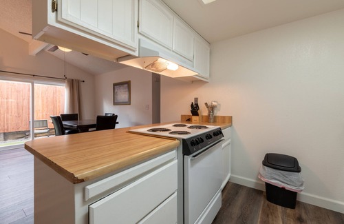 Fair Oaks House | (6) FAIR OAKS BEAUTY! 2BED, 2BATH, WITH GARAGE AND PRIVATE YARD!