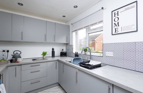 Stanley House | 6 Guests - Free Parking - 10min Leeds City Centre