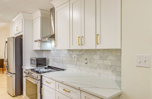 Jonesboro House | 6 Mi to Fun Spot America: Family Home w/Workspace