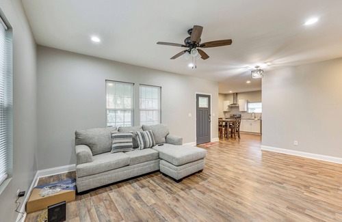 Wilson House | 6 Mi to Lake Wilson: Group-Friendly Getaway!
