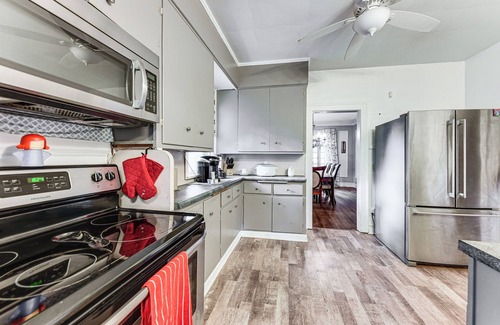 Waukegan House | 6 Mi to Naval Base: Spacious Waukegan Home w/Yard
