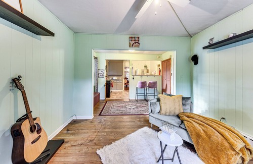 Waukegan House | 6 Mi to Naval Base: Spacious Waukegan Home w/Yard