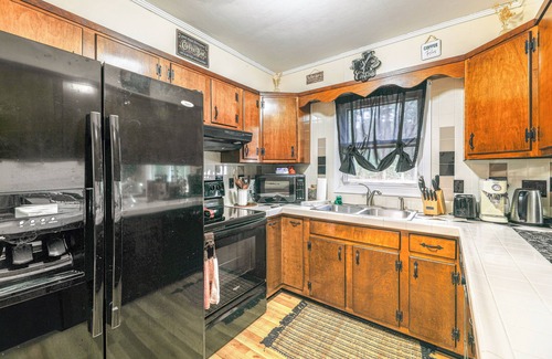 Allen House | 6 Mi to Salisbury: Forest-View Sanctuary!
