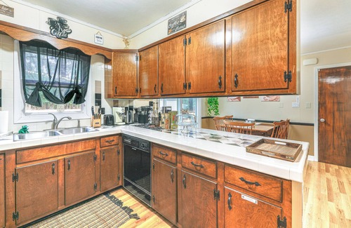 Allen House | 6 Mi to Salisbury: Forest-View Sanctuary!