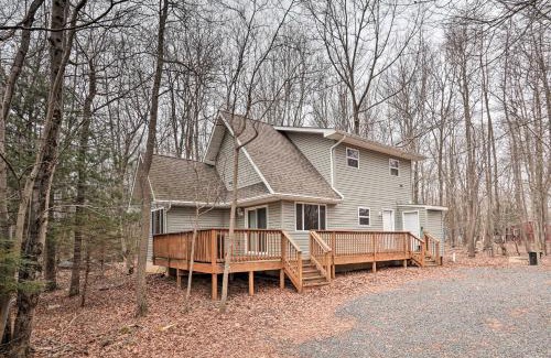 Albrightsville House | 6 Mi to Skiing Family Poconos Home w Decks!