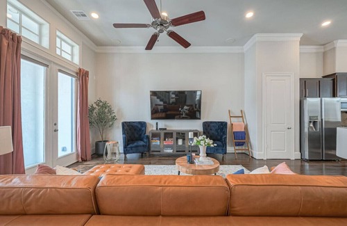 Riverside Terrace House | 6 mins from TX Medical Center | 6 beds | Sleeps 8