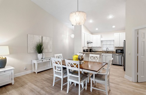 Boulevard Village and Tennis Condo | 6 minutes to Beach at Premier Tennis Club