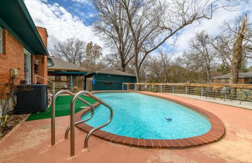 White Rock Hills House | 6 Queen Bed Home Near White Rock POOL & DECK!