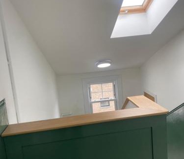 Paisley Apartment | 6 Smithhills - Sleeps 3 Central Excellent Transport Links Glasgow & Airport