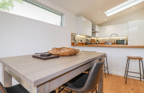 Looe Cottage | 6 VALLEY VIEW, pet friendly, character holiday cottage in Lanreath