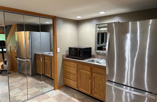 South Bend House | 60% Discount ! Waterfront 2 Bedrm Suite w/3 HD Smart TVs 86" w/2 Xboxes