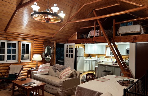 West Greenwich Cabin | 60's Heirloom Log Cabin on the water, Book Fall and warch the leaves turn 🍁