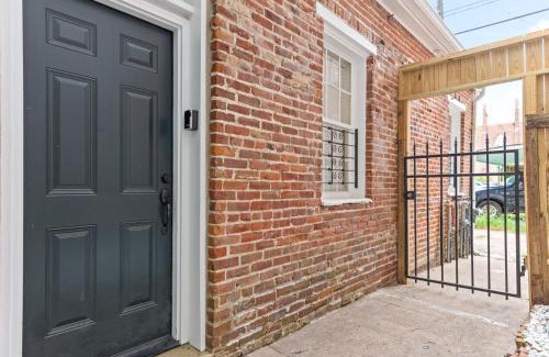 Natchez House | 610 Franklin - 5B - 1 Bed, 1 Bath, Heart of Downtown, Washer & Dryer