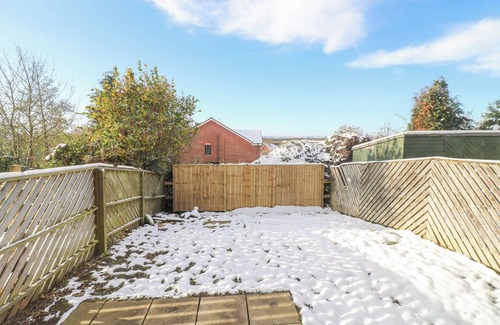 Clowne Cottage | 62 HERITAGE DR, family friendly, with a garden in Clowne