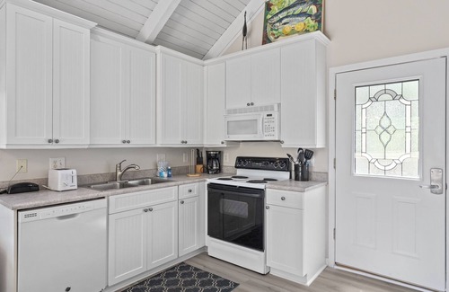 Night Heron House | 64 Night Heron - 3 Bedroom Home, Pool On Site, Easy Walk to Beach!