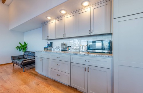 Rockaway Beach House | 6400 SQFT BEACH MANSION, Ocean Views, Deck, Hot Tub, 3 Min to Beach, NFL Sun Tkt