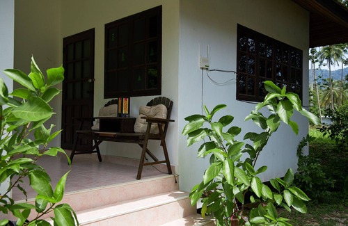 Maret House | 65 sqm holiday homes - quiet resort in the coconut grove at the foot of the mountains /Lamai